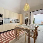 The Boat House Sea Front And Private Pool * Funchal (Madeira)