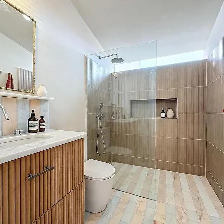 The Boat House Sea Front And Private Pool Villa *