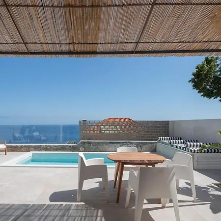 The Boat House Sea Front And Private Pool Vila