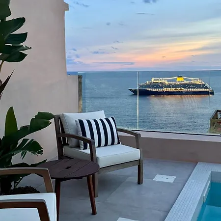 The Boat House Sea Front And Private Pool Vila *