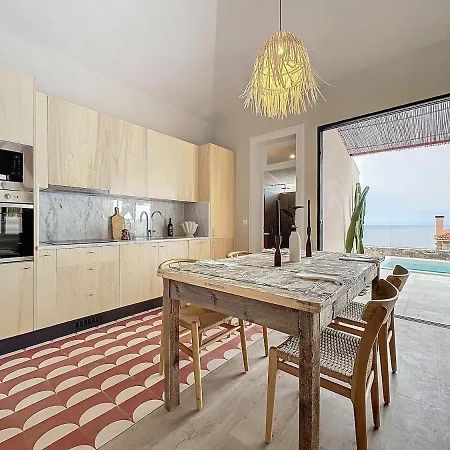 The Boat House Sea Front And Private Pool * Funchal (Madeira)