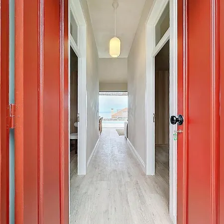 The Boat House Sea Front And Private Pool 빌라