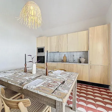 The Boat House Sea Front And Private Pool *