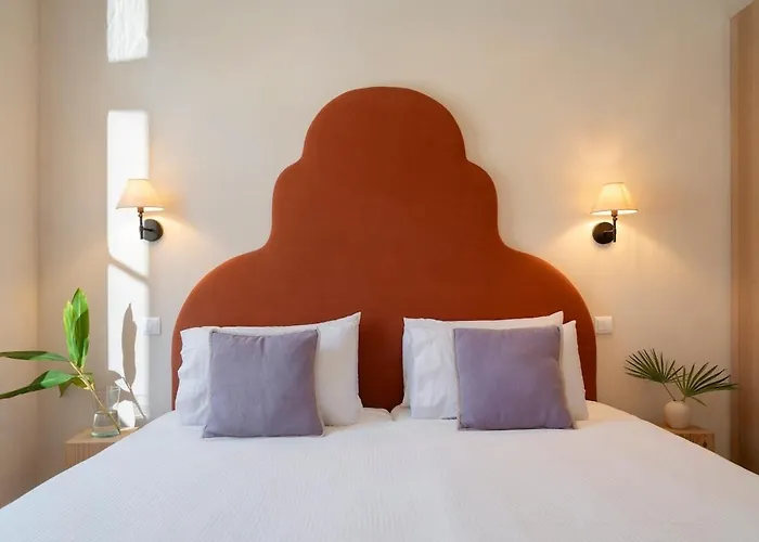 The Boat House Sea Front And Private Pool *