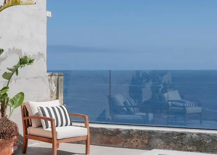 The Boat House Sea Front And Private Pool Villa *