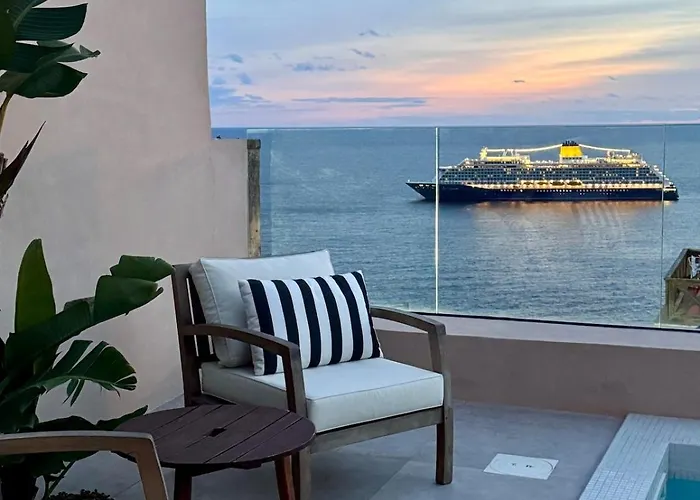 The Boat House Sea Front And Private Pool Villa *