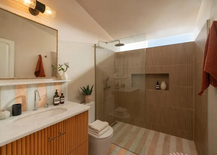 The Boat House Sea Front And Private Pool *