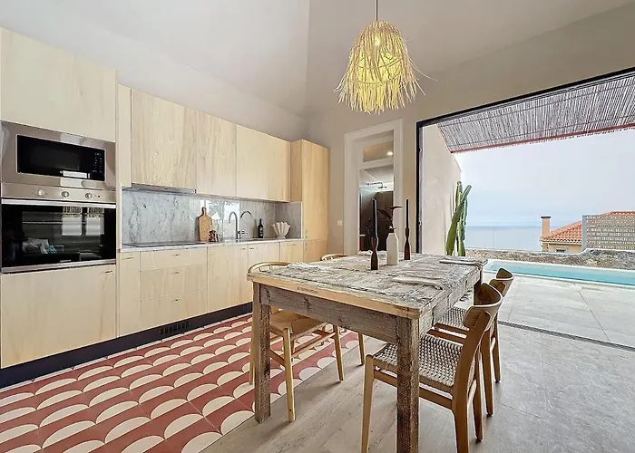 The Boat House Sea Front And Private Pool * Funchal (Madeira)