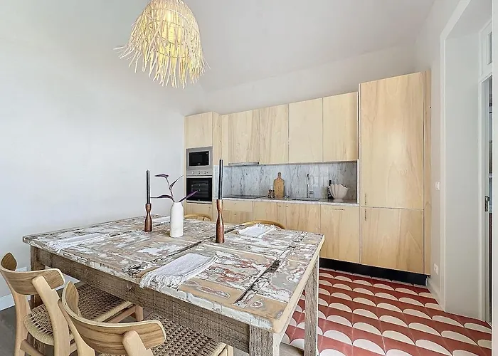 The Boat House Sea Front And Private Pool *